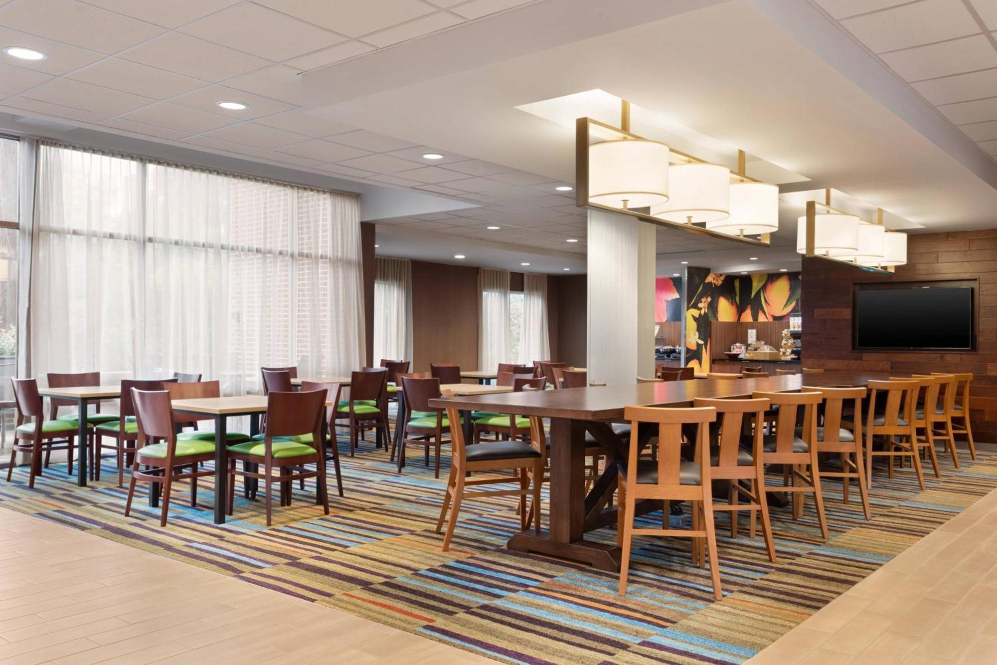 Fairfield Inn & Suites By Marriott Charlottesville Downtown/University Area Extérieur photo