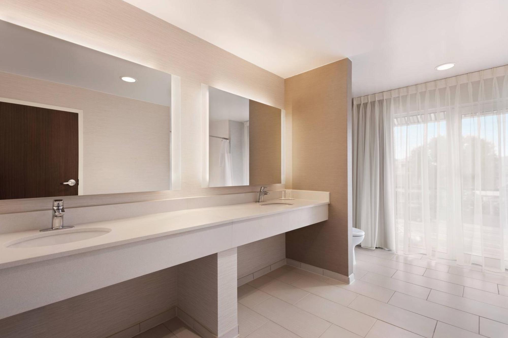 Fairfield Inn & Suites By Marriott Charlottesville Downtown/University Area Extérieur photo